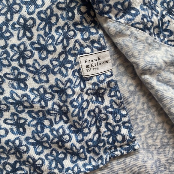 Frank & Eileen blue white flower print button down modal shirt size S - Picture 9 of 10
